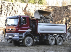 Tatra Phoenix se sklápěcí nástavbou v akci