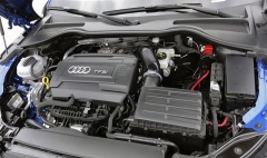 Zážehový motor 2.0 TFSI v základní verzi 169 kW (240 k), pro špičkové TTS nabízí 228 kW (310 k)