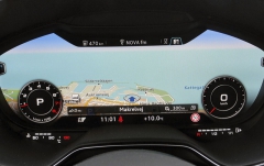 Na displeji Audi Virtual Cockpit lze zvolit dvě konfigurace (větší nebo menší kruhové přístroje rychloměr/otáčkoměr)