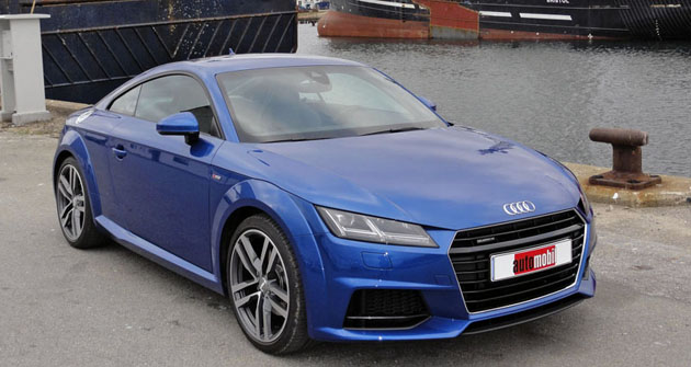 Audi TT třetí generace  v typu 2.0 TFSI Quattro S tronic, nejvyšší nabídce pro český trh  s cenou od 1 129 900 Kč