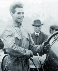V roce 1914 v Santa Monice v Kalifornii. Poprvé byl závod o Vanderbiltovu trofej organizován na západním pobřeží.