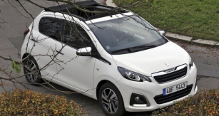 Peugeot 108 Top! Allure, vrchol nabídky s otevírací střechou