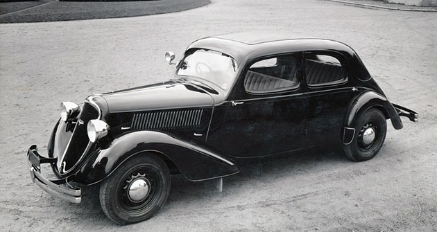 Sedan Škoda Superb se šestiválcem 2,7 l (1936)