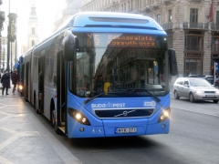 Hybridní autobus Volvo na stanici budapešťské linky číslo 5