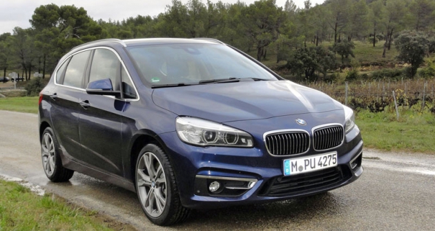  Nejvýkonnější BMW 225i xDrive  nabízí lepší jízdní vlastnosti než typy pouze s předním pohonem