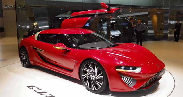 Nejnovější Quant F  při světové premiéře  v Ženevě 2015;  pro sportovní sedan  s nádržemi 2x 250 litrů  uvádí výrobce pohotovostní  hmotnost 2300 kg  (po naplnění elektrolytem)