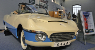  Škoda 440 s laminátovou karoserií Karosa z Vysokého Mýta (1959)