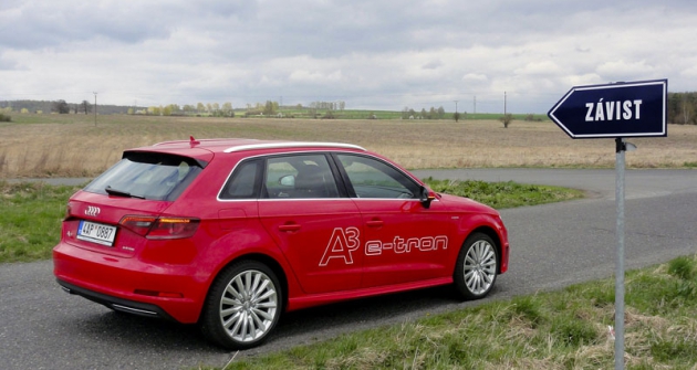 Audi A3 Sportback e-tron,  první sériově vyráběný hybrid této značky s možností externího dobíjení