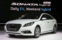 Hyundai Sonata PHEV při debutu na Seoul Motor Show 2015