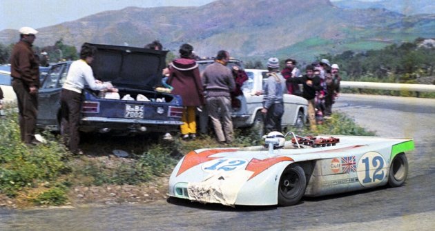 Brian Redman (Porsche 908/3) si jede pro vítězství v ročníku 1970