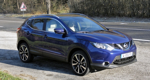 Pod kapotou  modrého vozu  byl nový vznětový motor 1.6 dCi 130 s převodovkou Xtronic CVT