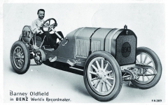 V roce 1909 Barney Oldfield zvítězil v závodech o trofej Franka Remyho v Indianopolis.