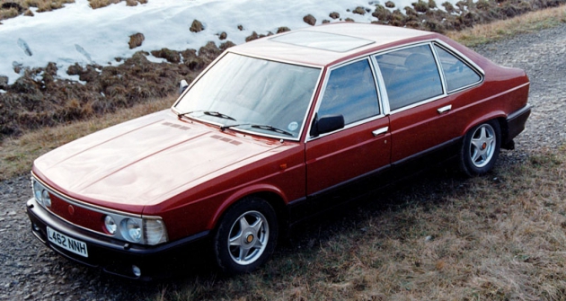 Tatra 613-5 ročníku 1993 s pravostranným řízením a bohatou výbavou