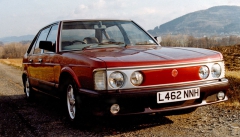 Červená Tatra 613-5, třetí vyrobená, se v roce 1995 vrátila do Příboru