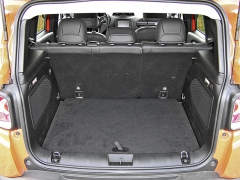 jeep-Objem zavazadlového prostoru není příliš velký, dvoučlenné posádce ale stačí