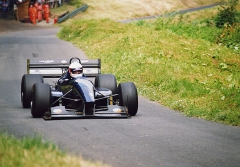 Tim Mason (Gould GR37 Judd EV 4.0) ve střední části tratě Shelsley Walsh