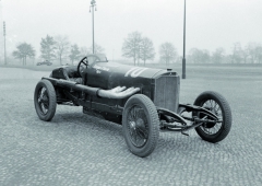 Mercedes Targa Florio 1924, čtyřválcový motor se zdvihovým objemem 1,989 l osazený kompresorem, maximální výkon 126 koní při 4500 min-1. Maximální rychlost 120 km/h.