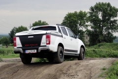 Terénní schopnosti pikapu Isuzu D-Max jsme prověřili na motokrosové trati v Dubňanech