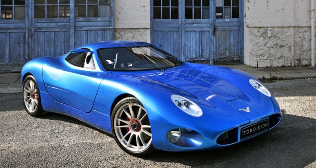 Toroidion 1 MW Concept před výrobní halou doma ve Finsku Toroidion 1 MW Concept před výrobní halou doma ve Finsku
