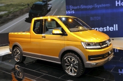 Předobrazem šesté generace byla studie pikapu Volkswagen Tristar, představená na IAA 2014 v Hannoveru, jež nabídla zajímavá řešení včetně zásuvky pod ložnou plochou
