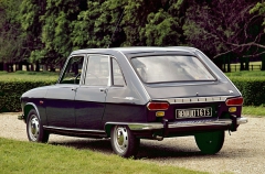 Původní záď Renaultu 16 TS se svítilnami pro jízdu vzad