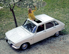 Renault 16 s otvíracím dílem střechy na jaře 1971