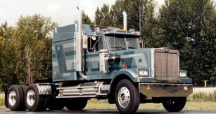 Klasický tahač návěsů Western Star 4964 s prodlouženou budkou Sleeper Cab 60/66“ a šestiválcovým motorem Cummins (1986)