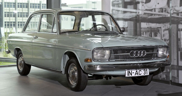První poválečný vůz  měl pouze jméno Audi  a žádné typové označení (exponát muzea Audi v Ingolstadtu)