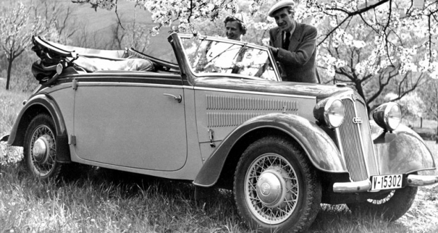 DKW F8 Front-Luxus Cabriolet s dvoudobým dvouválcem 684 cm3 a pohonem předních kol (Karrosserie Baur; 1939)