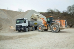 Systém HAD pracuje s tlakovým olejem, který vyvozuje přes příslušně tvarované kolo hydromotoru umístěného v nábojích kol a písty příslušný valivý pohyb.