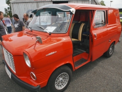 Transit MK I. r. v. 1976 van s motorem 2.4 D měl posuvné dveře u řidiče