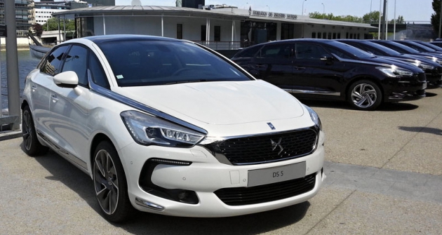 DS5 model 2015 se představil jako vůz nové značky DS, účelově vytvořené koncernem PSA, jméno Citroën už na něm nenajdete... Jubilejní modely nesou označení 60 ans (premiéra původní DS byla v roce 1955)