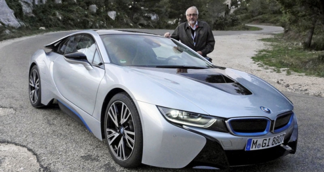  BMW i8, byť jen s tříválcem 1,5 litru,  ovšem doplněným elektropohonem, je opravdovým supersportovním vozem