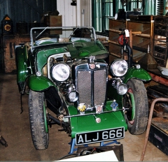 MG Midget PA (1934) se čtyřválcem o objemu 847 cm3