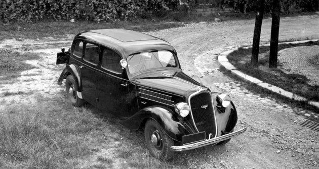 Limuzína Škoda Favorit  první série na snímku z podzimu 1936