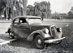 Sedan Favorit s nově tvarovanou přídí na snímku z podzimu 1937