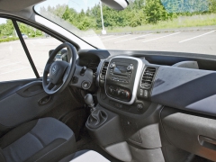 Opel – Pracoviště řidiče je dostatečně prostorné, volant padne dobře do ruky a přístroje jsou dobře odstíněny