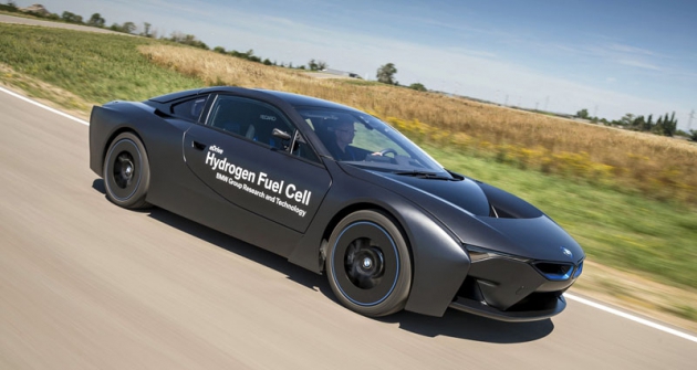 Černý vývojový prototyp BMW z roku 2012 může ukazovat tvary připravovaného vozu budoucnosti...
