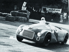 První solidní úspěch vozů Ferrari přišel 11. května 1947, Franco Cortese vyhrál po těsném souboji s vozem Fiat Stanguellini 1100 Velkou cenu Říma na Caracallově okruhu.