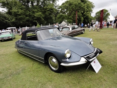 Citroën DS-19 M Decapotable pro švýcarský trh; písmeno M značí manuální řazení s klasickou spojkou (1968)