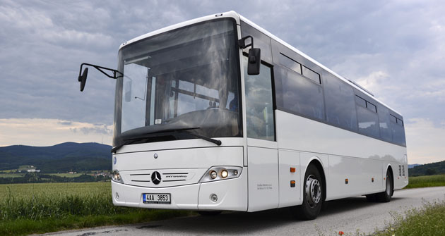 Testovaný autobus byl v základní rozměrové konfiguraci s délkou 12,14 m. Velký rejd předních kol autobusu zajišťoval skvělou manévrovatelnost, kterou jsme si na vlastní kůži vyzkoušeli