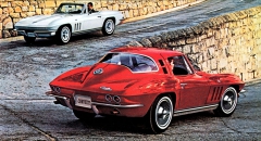Corvette Sting Ray Sport Coupe (Milano Maroon) a Convertible (Silver Pearl)