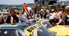 Jean Xhenceval před vítězným závodem, za ním Luigi Cimarosti (1976)