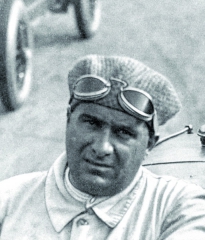 V sezoně 1932 závodil společně s Nuvolarim, Caracciolou a Borzacchinim v týmu Scuderia Ferrari a cítil se jaksi přebytečný. Proto na začátku sezony následující přešel ke konkurenční Maserati.