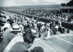 Velká cena Francie 1933 se stala kořistí Giuseppe Campariho s vozem Maserati. Později během sezony přešel Campari opět do Scuderia Ferrari.