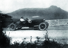 Na Targa Florio v roce 1928 za volantem vozu Alfa Romeo 1500 SS. Vítězství na tomto ultra italském závodě Camaprimu neustále unikalo.