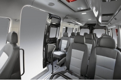 Minibus nabízí až 15 sedadel a dostatek prostoru