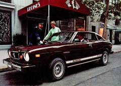 Z amerického katalogu pro 1977: Subaru GF Hardtop, jiná verze Leone s odlišným tvarem zadního sloupku