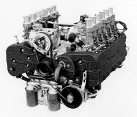 Motor z první studie BB se čtveřicí trojitých karburátorů Weber 40 IF3C (1971)