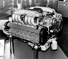 Čtyřventilová verze motoru pro Testarossu se vstřikováním K-Jetronic (1984)